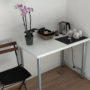 Indépendante Avec Terrasse Séjour chez l'habitant Romille